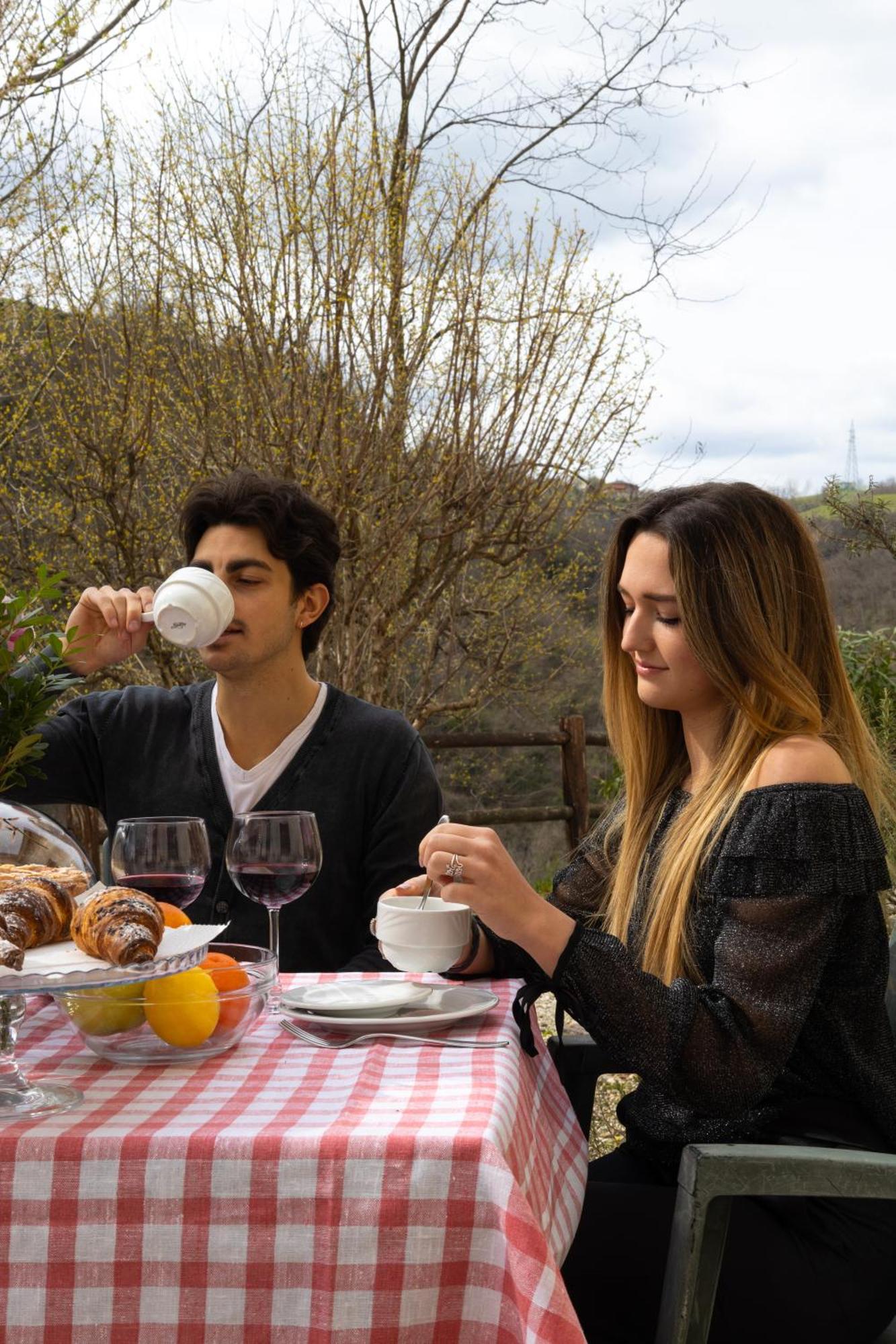 Podere Riosto Cantina&Agriturismo ピアノーロ エクステリア 写真