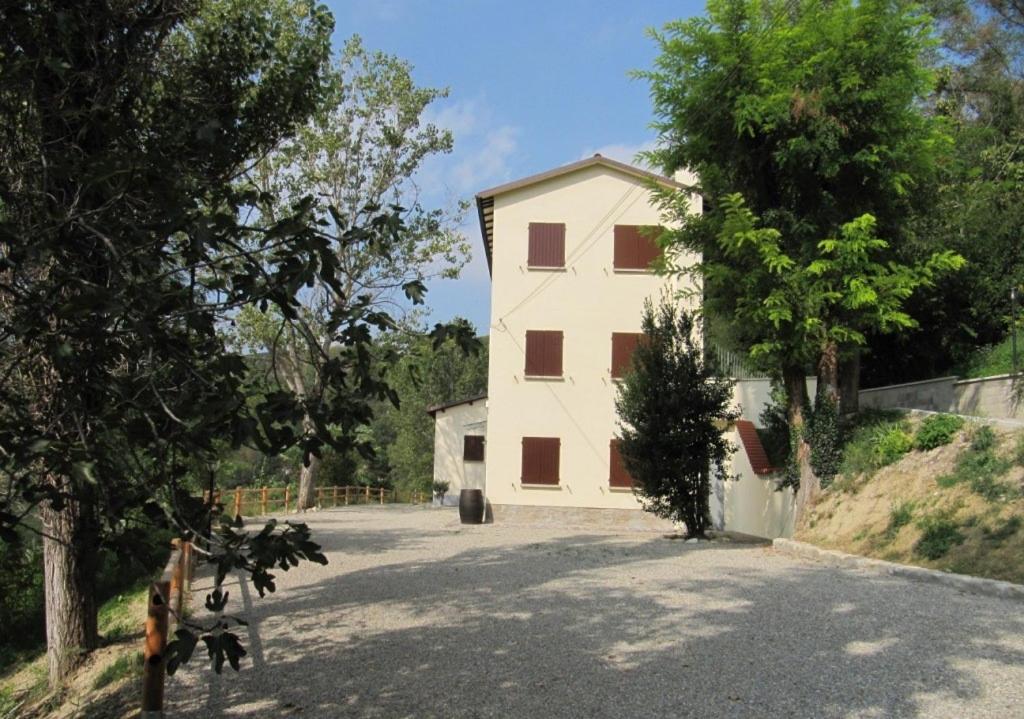 Podere Riosto Cantina&Agriturismo ピアノーロ エクステリア 写真